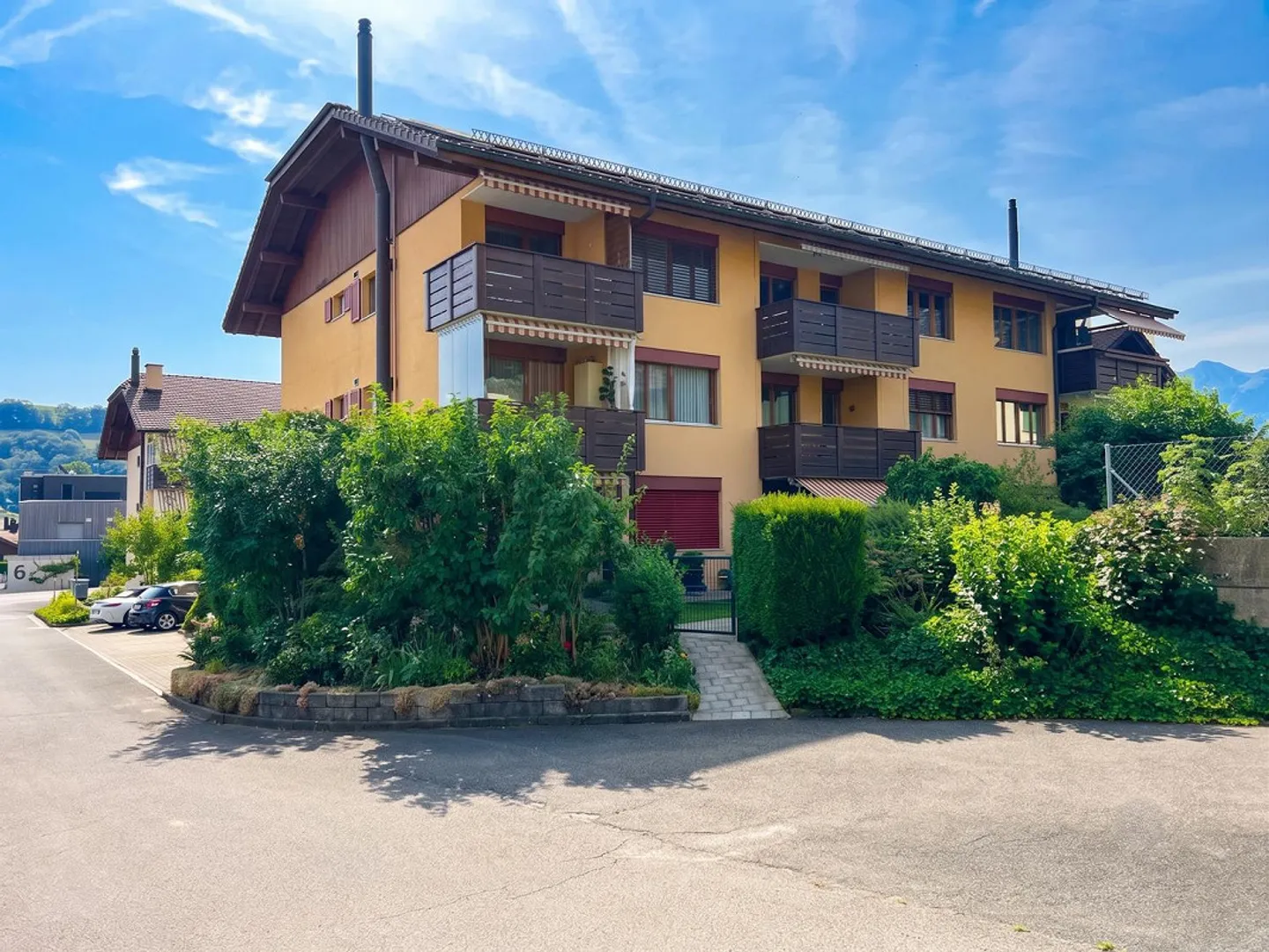 Stilvolles Apartment in Wattenwil - Foto 1 von 8