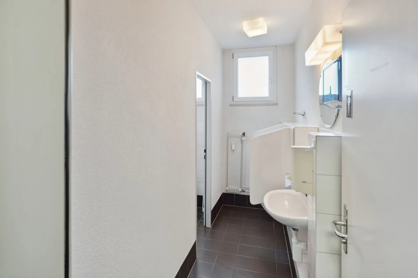 Bureaux/espaces de formation attractifs (328m2) près de l'accès autoroutier - Photo 9 sur 10