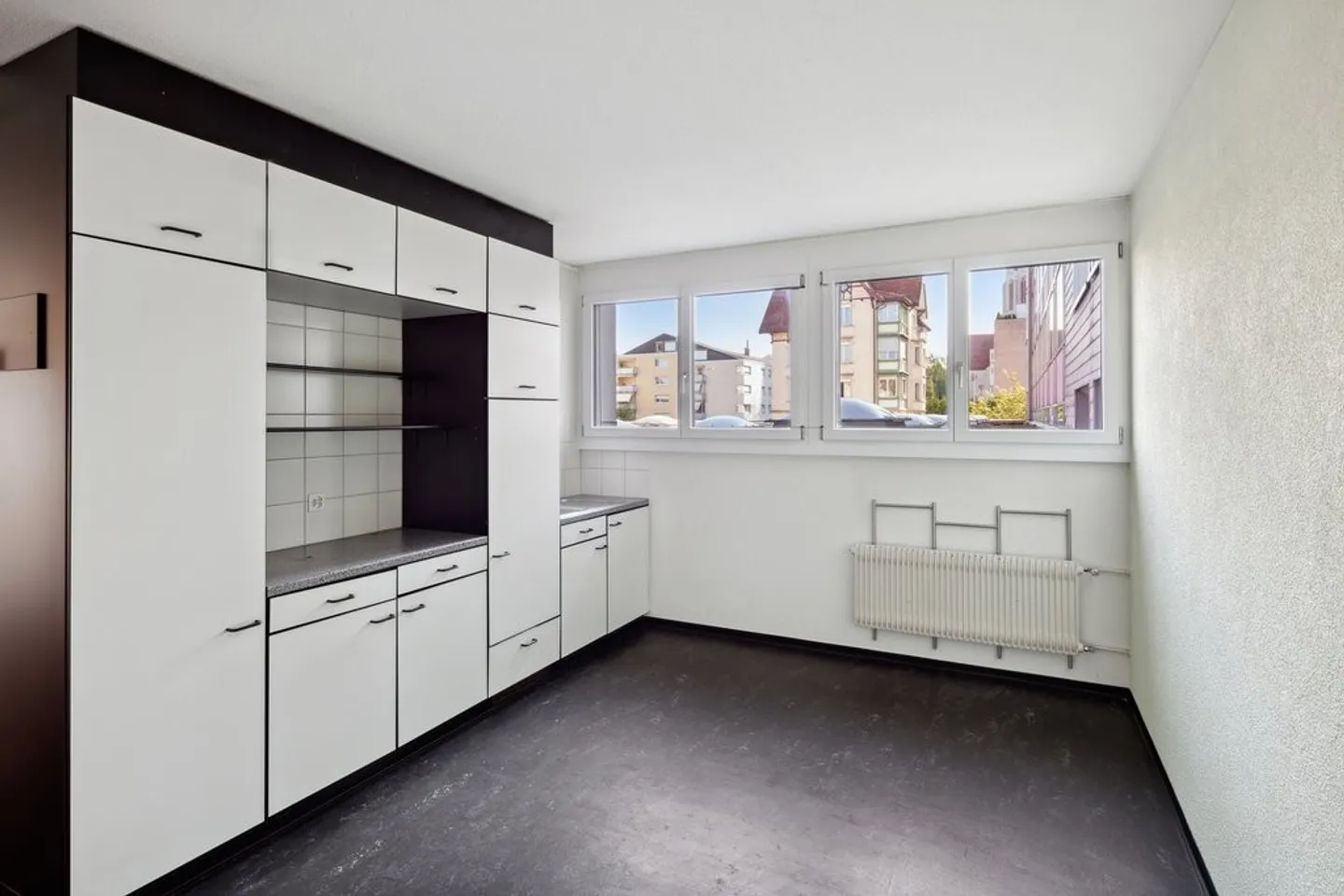 Bureaux/espaces de formation attractifs (328m2) près de l'accès autoroutier - Photo 8 sur 10