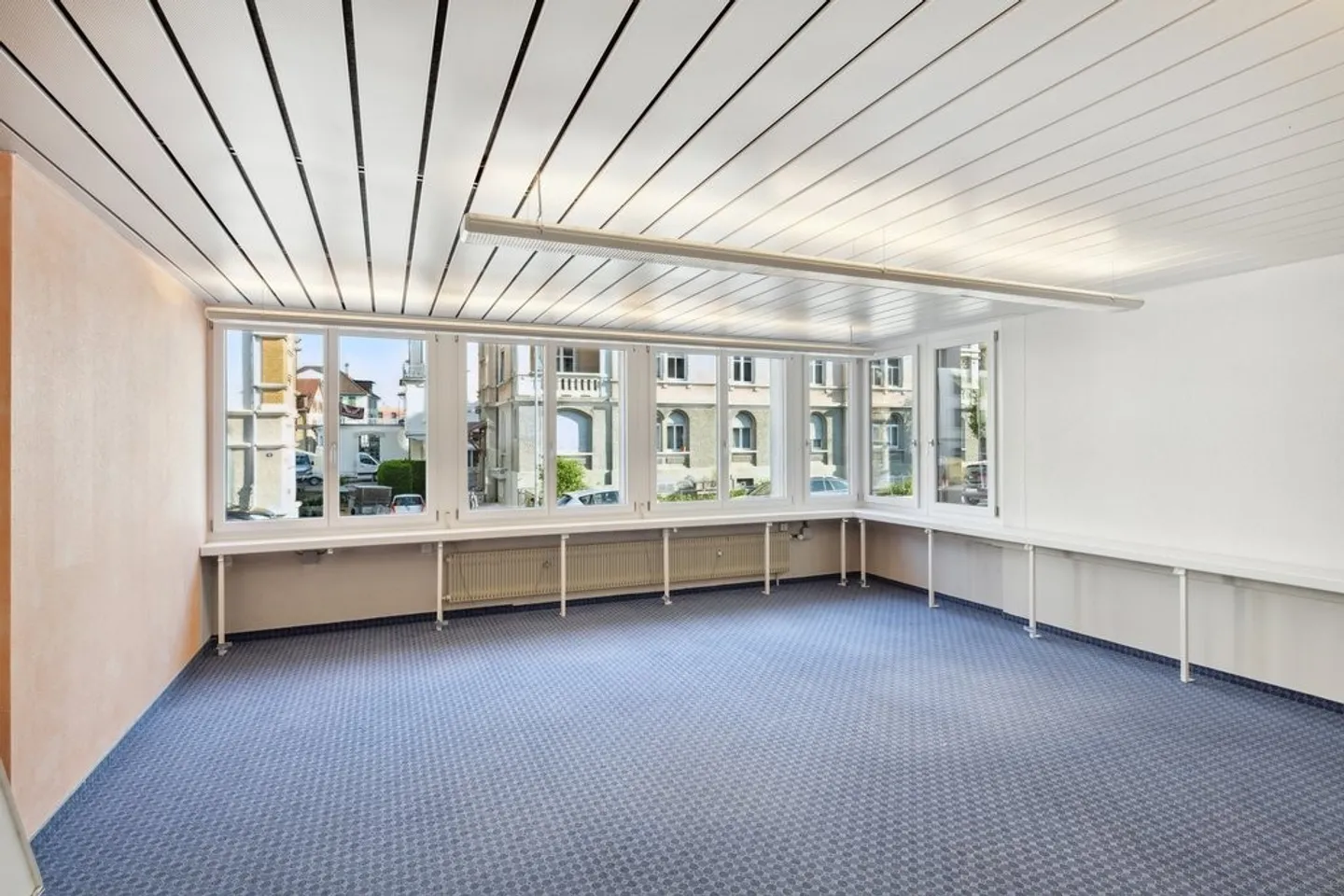 Bureaux/espaces de formation attractifs (328m2) près de l'accès autoroutier - Photo 3 sur 10