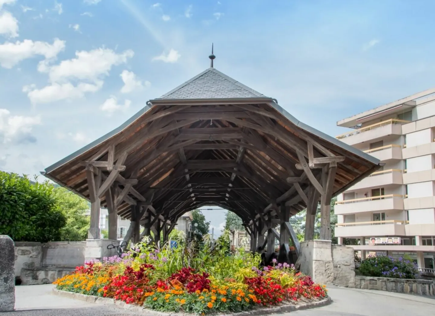 Beautiful 2.5-room apartment with balcony in the center of Monthey - Photo 8 of 11