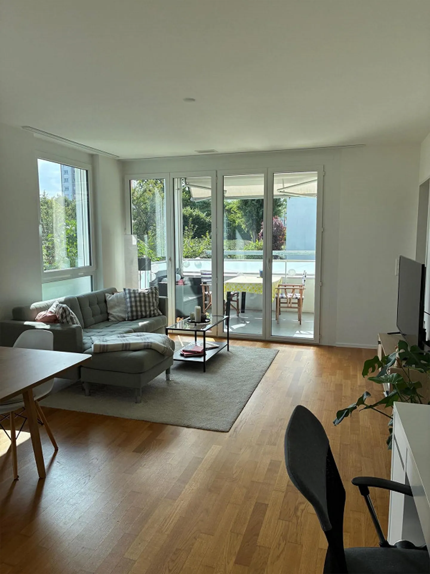 Appartement moderne 2.5 pièces avec balcon à Allschwil - Photo 2 sur 6