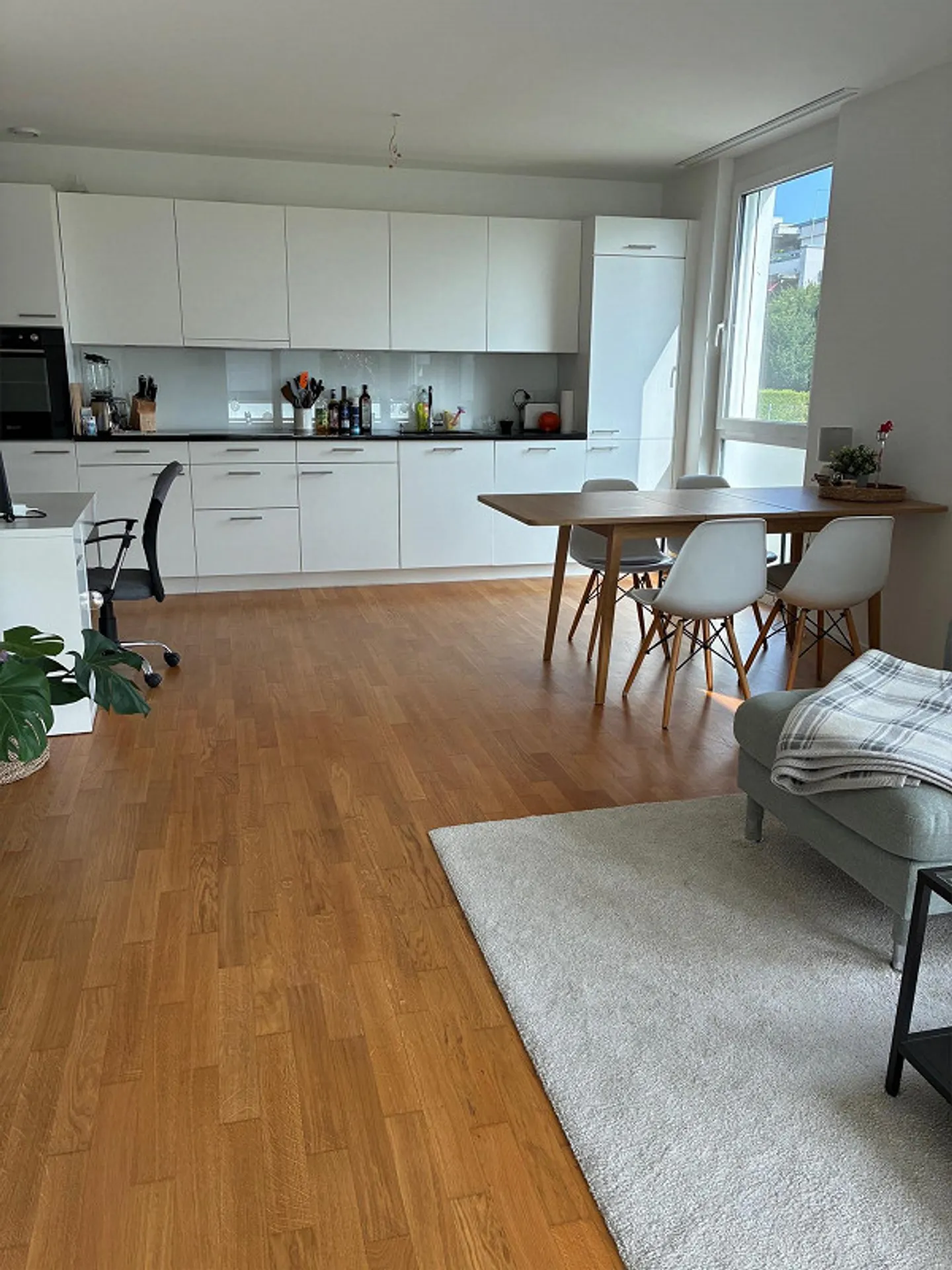 Appartement moderne 2.5 pièces avec balcon à Allschwil - Photo 1 sur 6