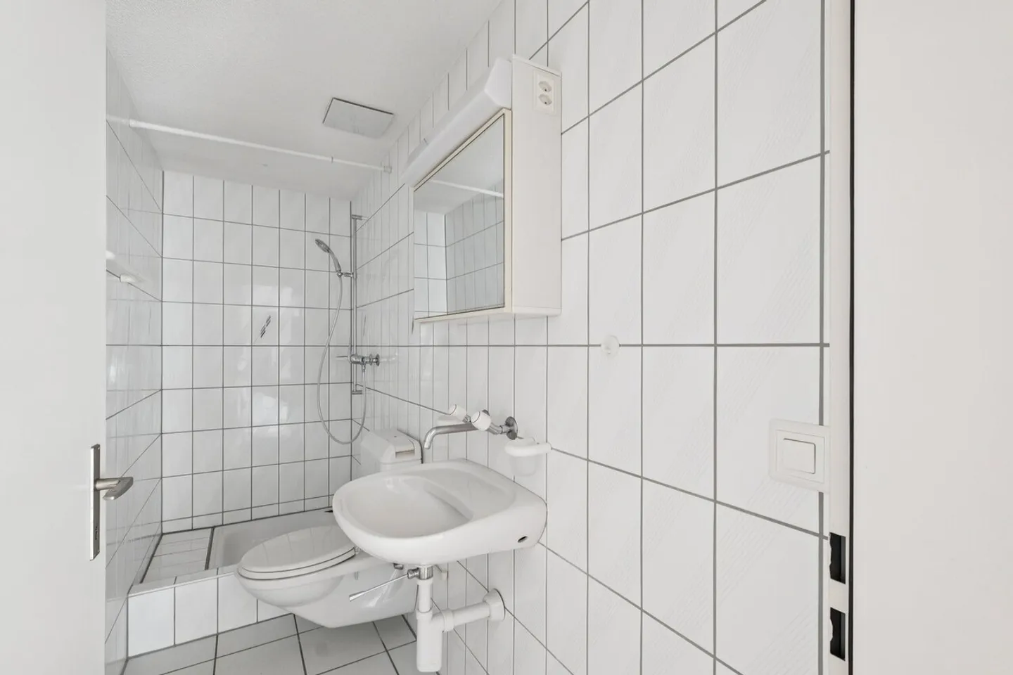 First net rent free - Stylish living in Grenchen - Photo 2 of 11