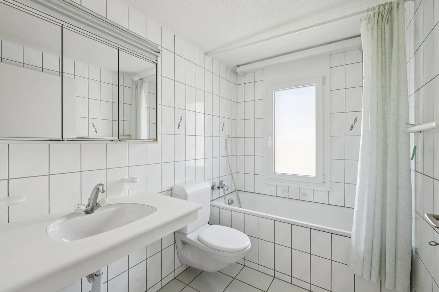 First net rent free - Stylish living in Grenchen - Photo 3 of 11