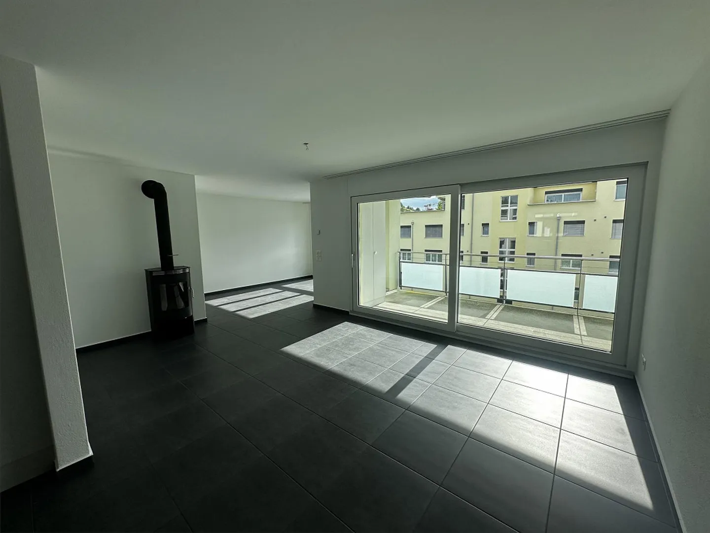 Ampio appartamento di 3,5 locali con bella vista a Safenwil - Foto 1 di 13