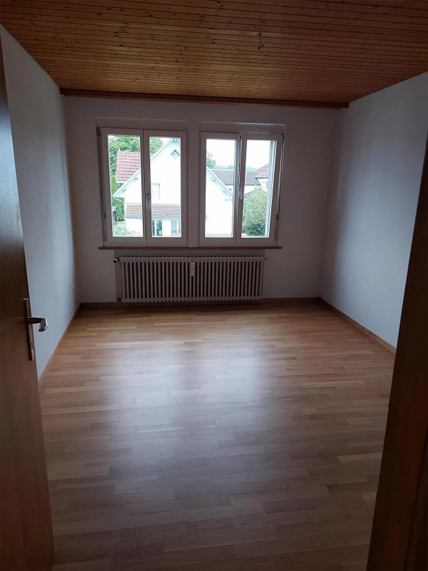 Appartement sous les combles de 3,5 pièces dans un emplacement central - Photo 3 sur 7