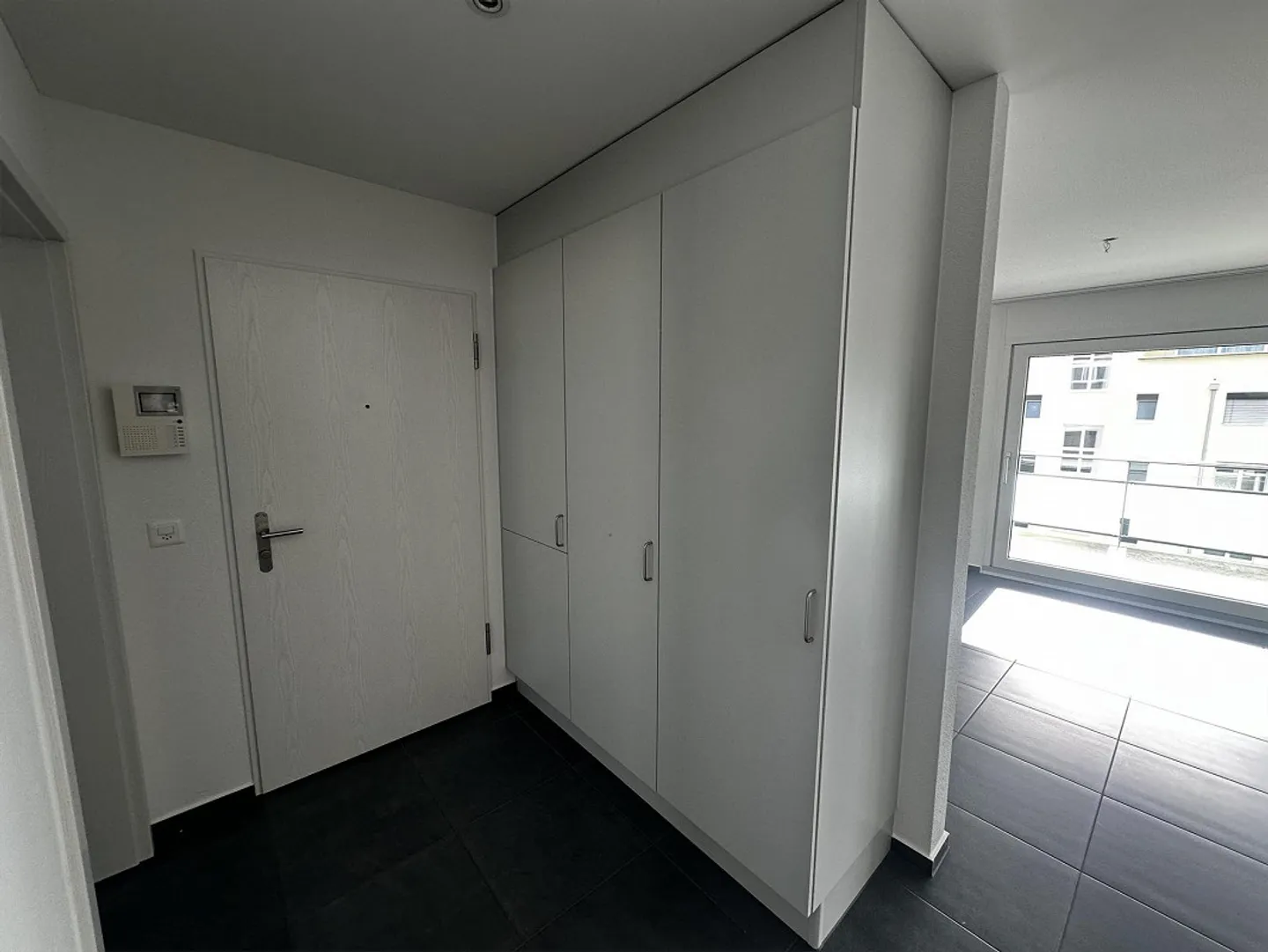 Ampio appartamento di 3,5 locali con bella vista a Safenwil - Foto 3 di 13