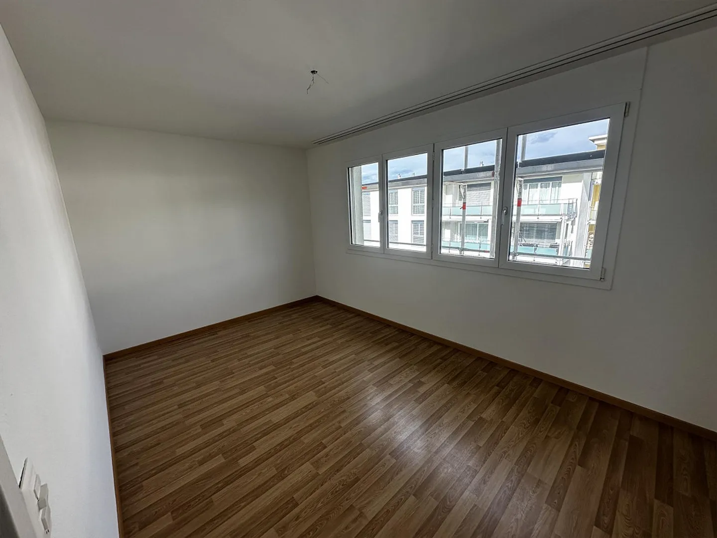 Ampio appartamento di 3,5 locali con bella vista a Safenwil - Foto 6 di 13