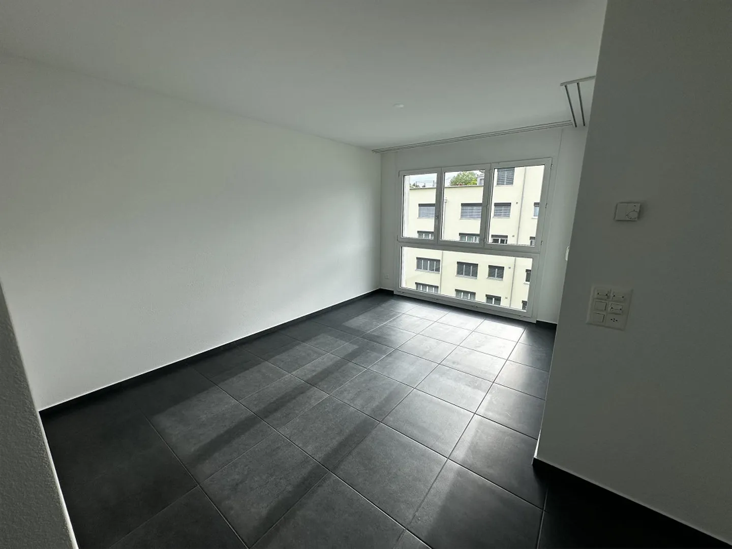 Ampio appartamento di 3,5 locali con bella vista a Safenwil - Foto 4 di 13