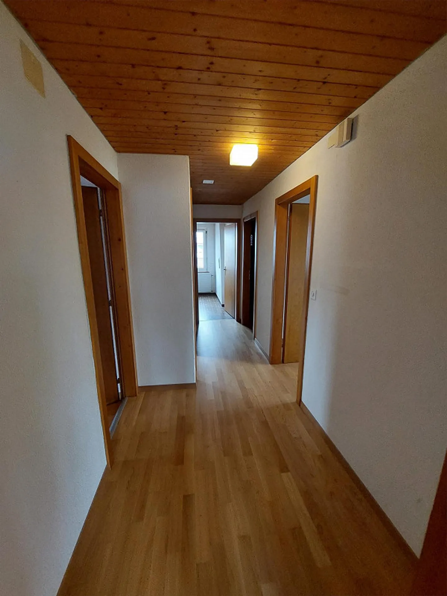 Appartement sous les combles de 3,5 pièces dans un emplacement central - Photo 7 sur 7