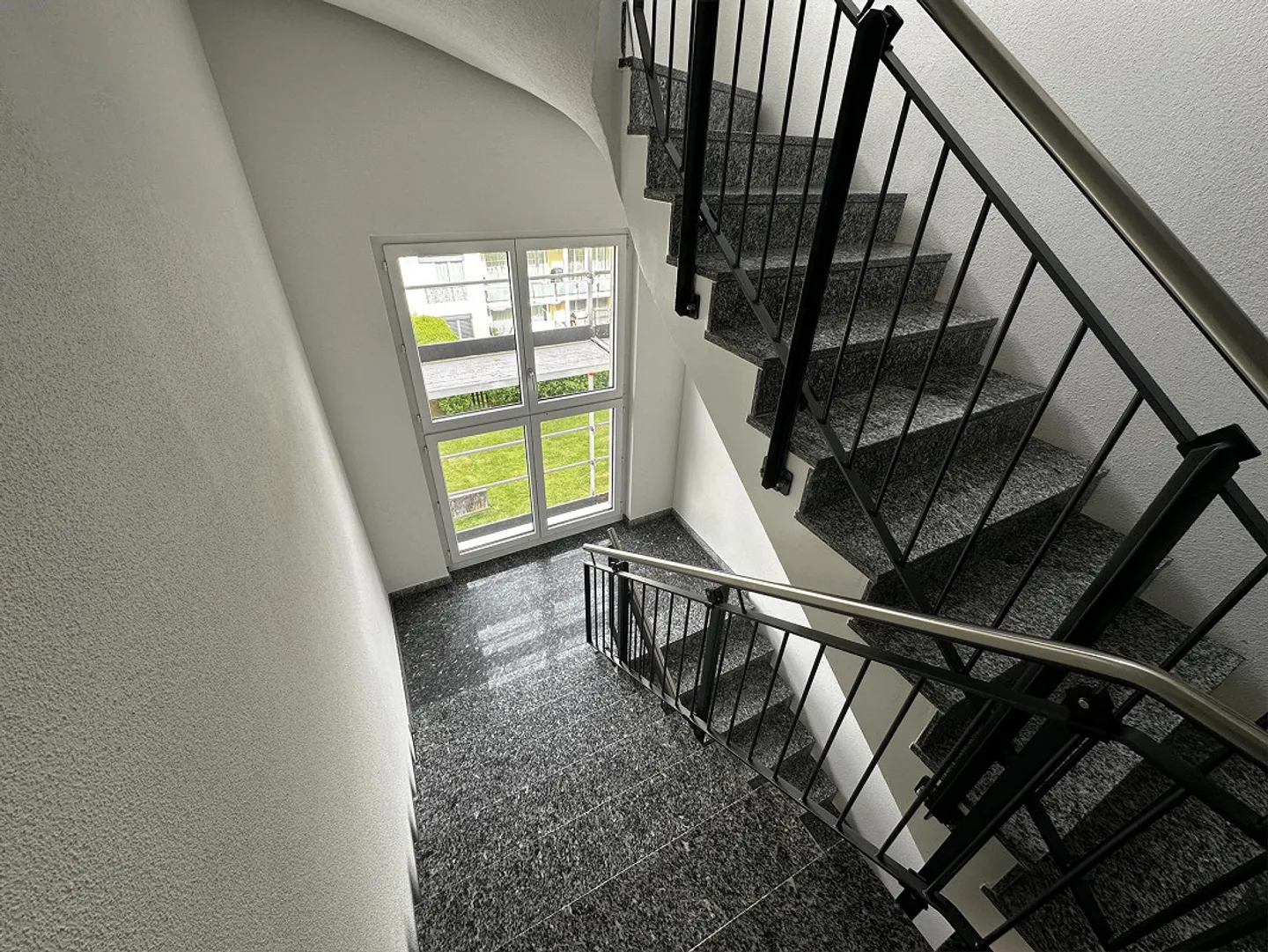 Ampio appartamento di 3,5 locali con bella vista a Safenwil - Foto 11 di 13