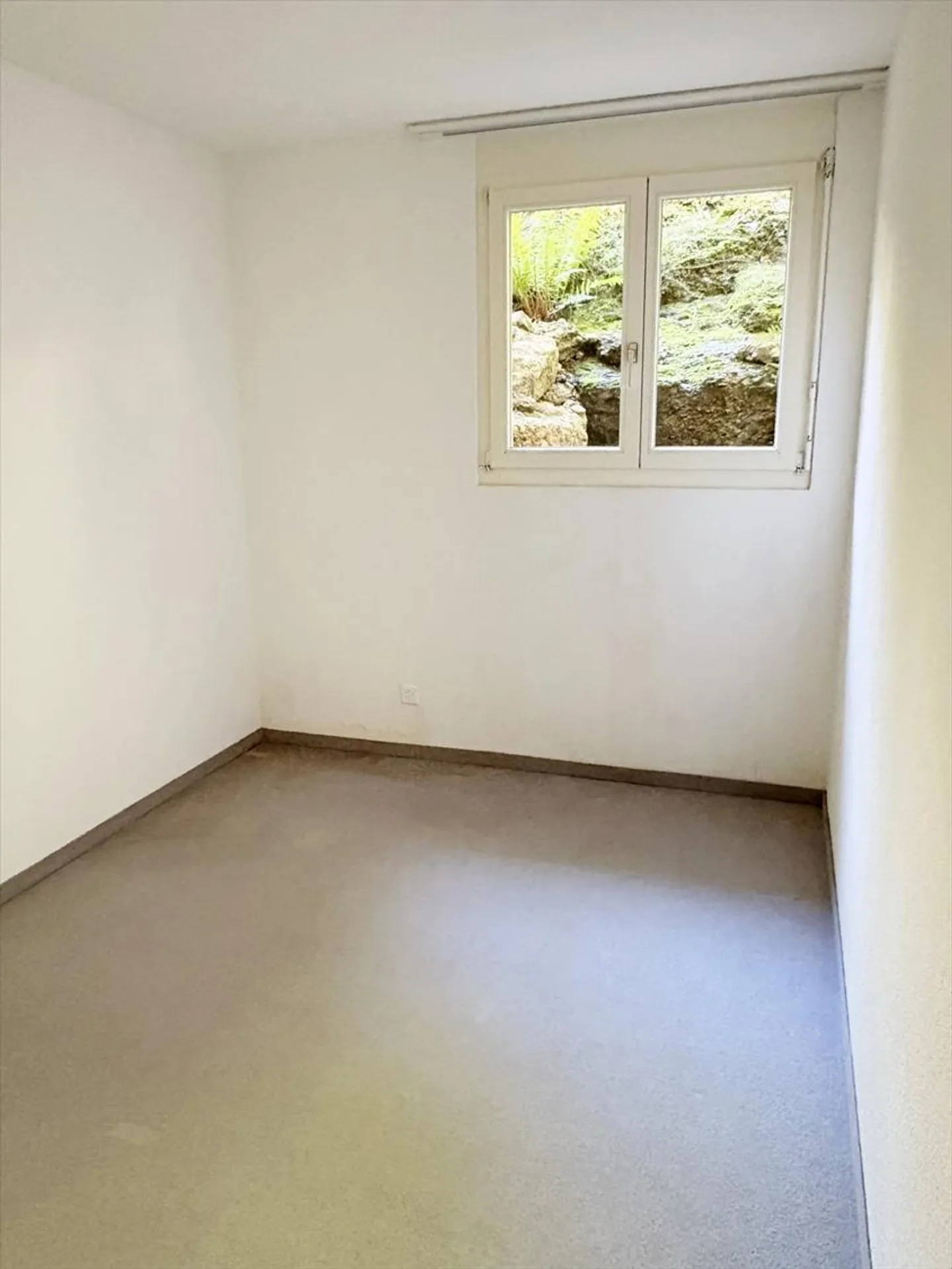 Appartement de 4 pièces en rez-de-jardin avec terrasse - Photo 5 sur 8