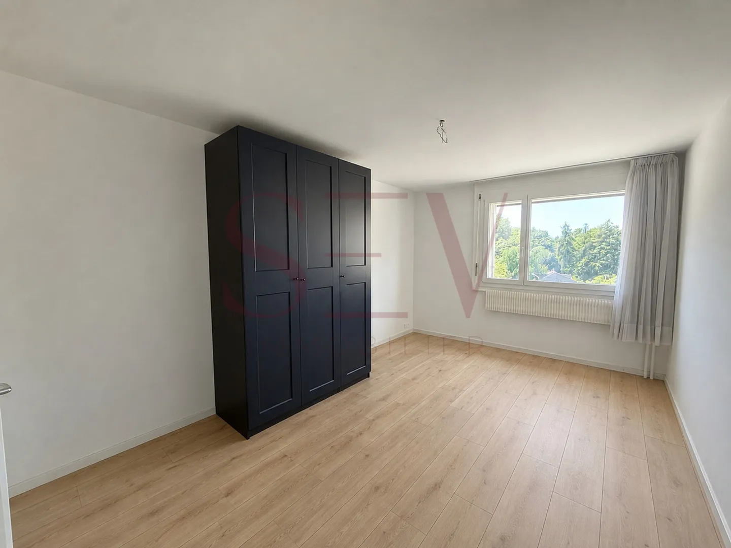 Renovated Apartment in Chailly - Photo 3 of 10