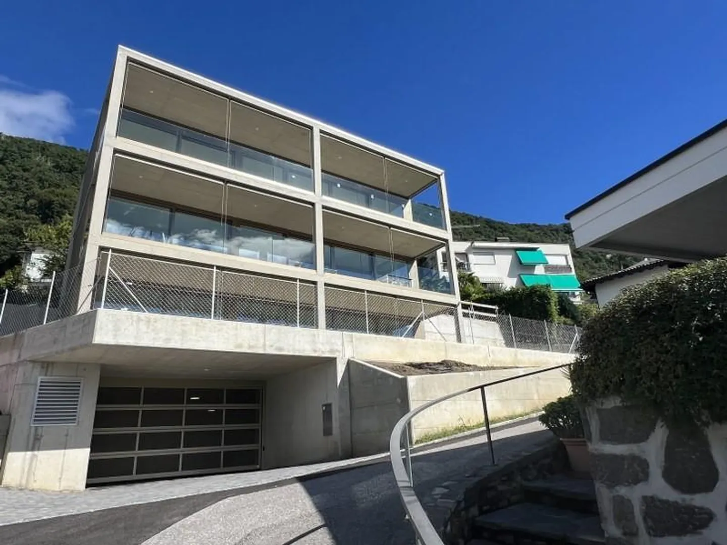 NUOVO APPARTAMENTO 2.5 LOCALI, AMPIO GIARDINO E VISTA LAGO - Foto 8 di 10