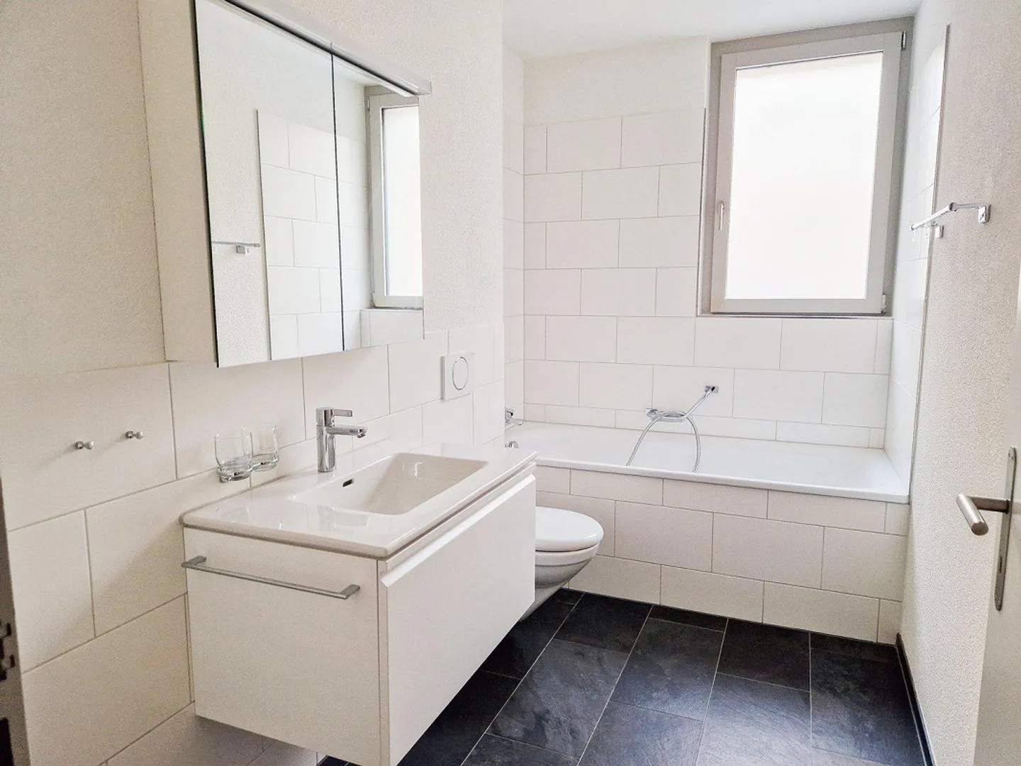 Bellissimo appartamento di 3,5 locali con terrazza a Laupen - Foto 4 di 11