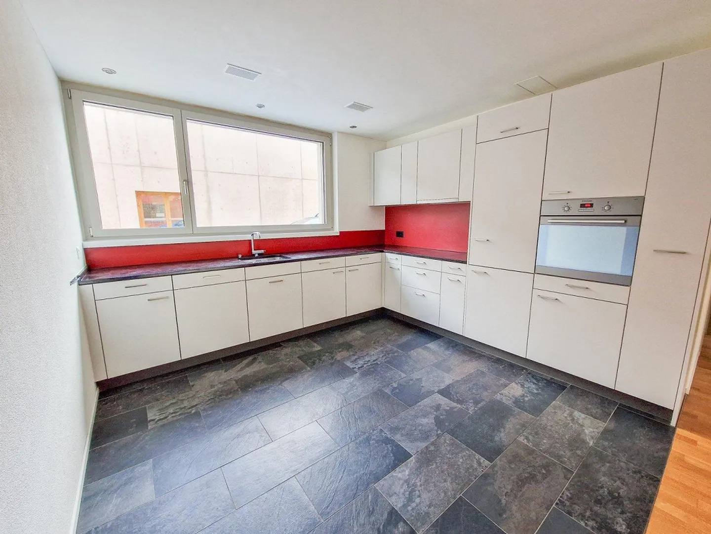 Bellissimo appartamento di 3,5 locali con terrazza a Laupen - Foto 3 di 11