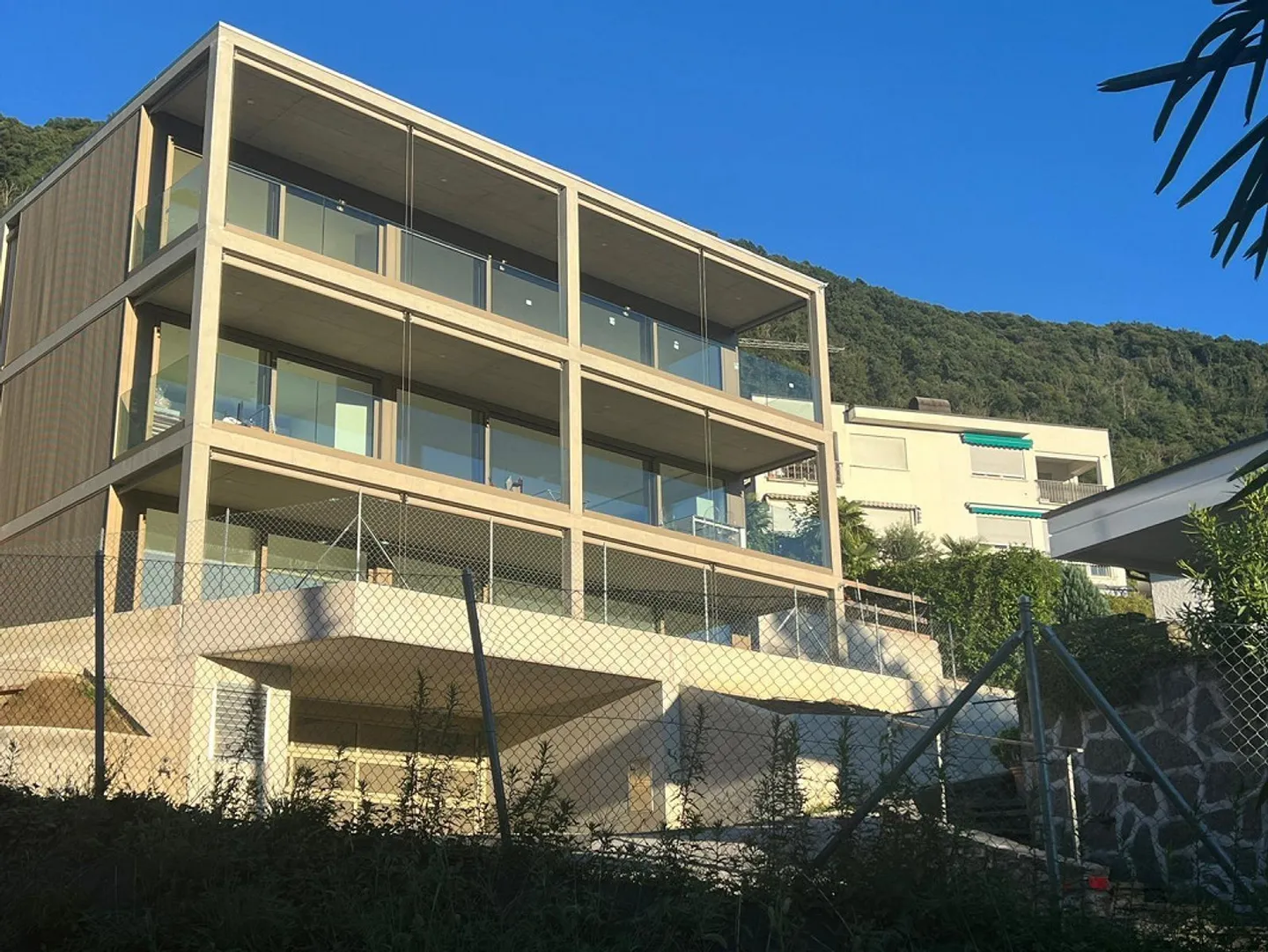 NUOVO APPARTAMENTO 2.5 LOCALI, AMPIO GIARDINO E VISTA LAGO - Foto 9 di 10