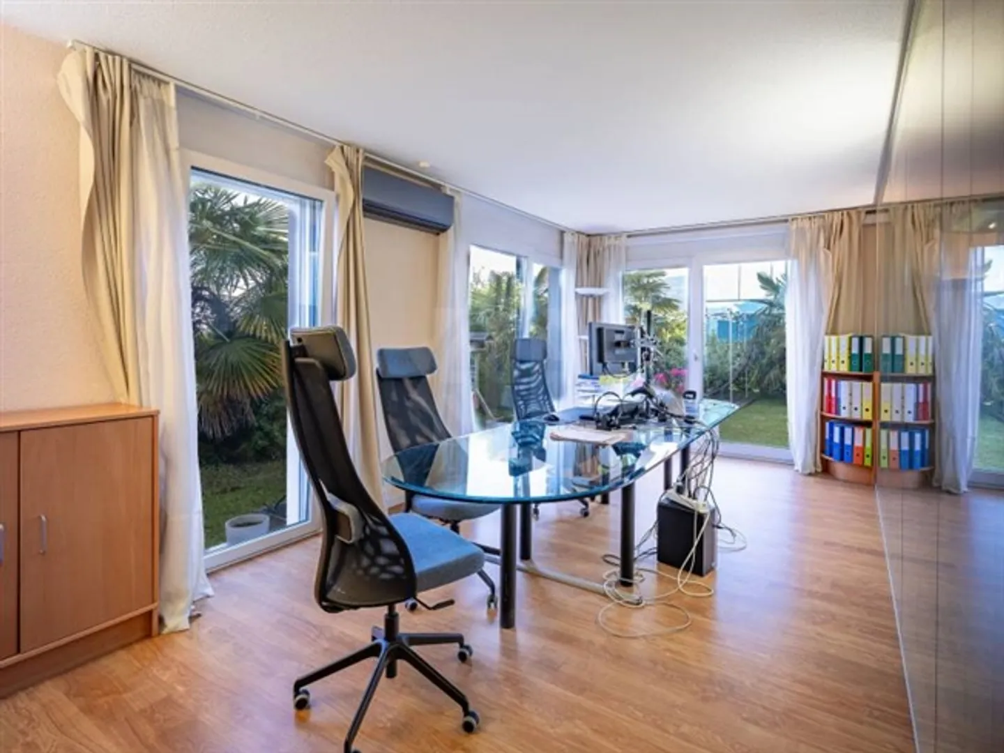 Spazio commerciale straordinario con giardino privato - Foto 5 di 10