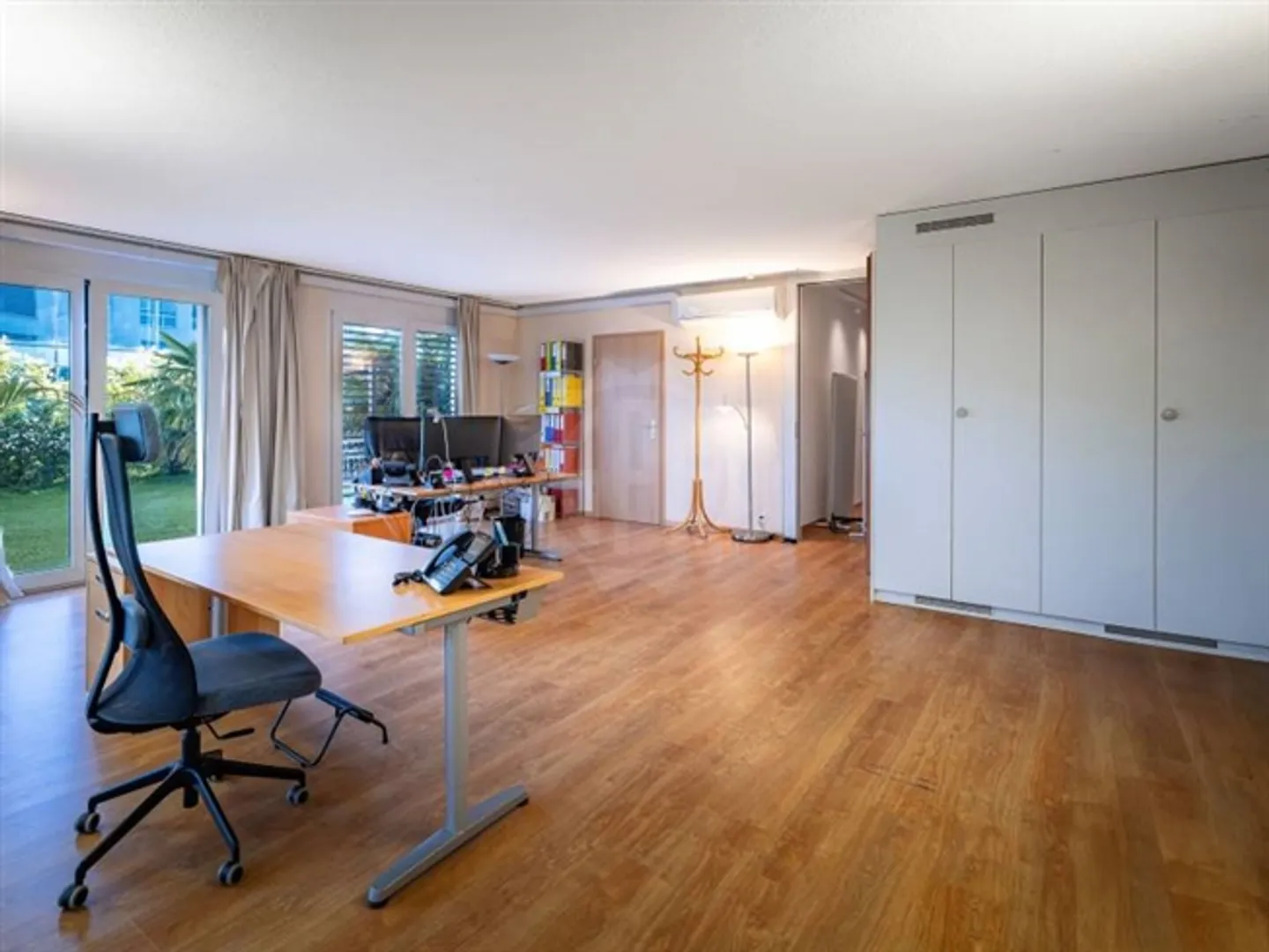 Spazio commerciale straordinario con giardino privato - Foto 6 di 10