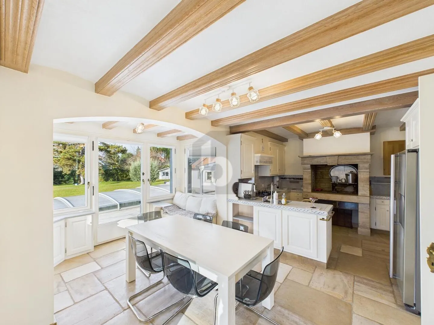 RENOVATED CHARM WITH PRIVATE POOL - Photo 2 of 6