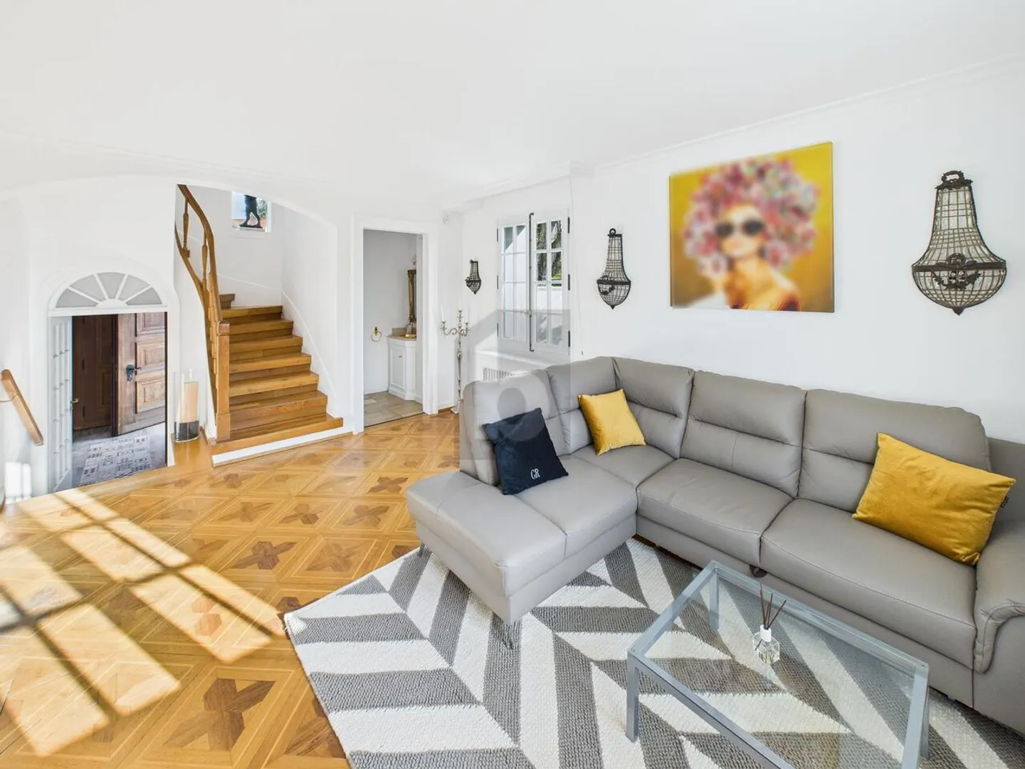 RENOVATED CHARM WITH PRIVATE POOL - Photo 3 of 6