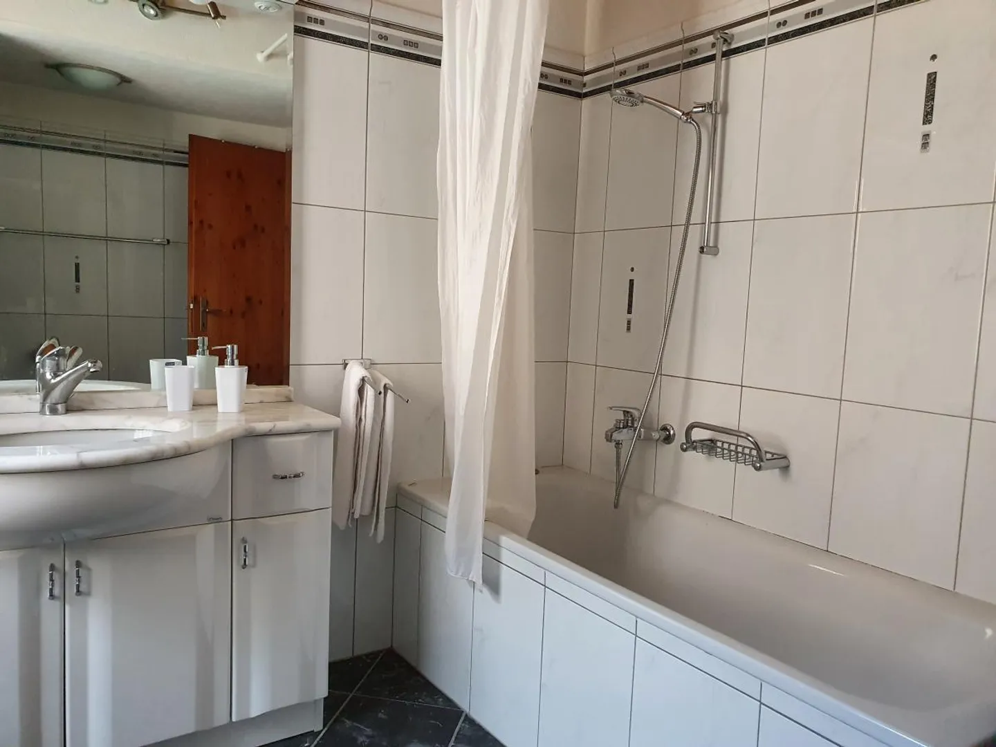 Rendimento interessante - ideale per Airbnb! (REN. 4,7%) - Foto 5 di 5