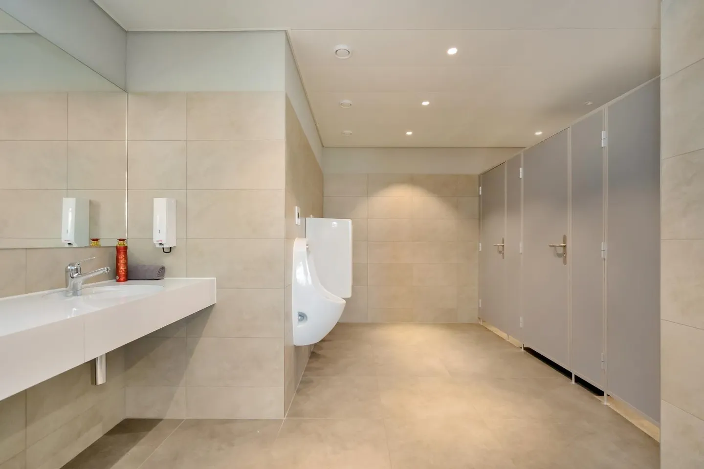 Retail Market / Showroom on the 1st Floor with Ground Floor Delivery – Gümligenfeld - Photo 7 of 9