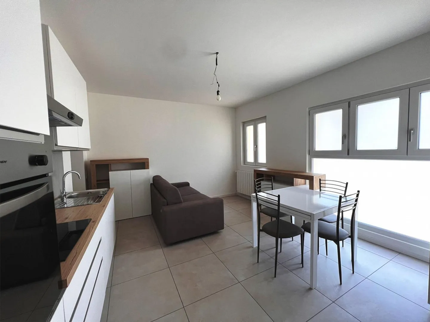 GROUND FLOOR STUDIO - COMPLETELY RENOVATED - Photo 4 of 6