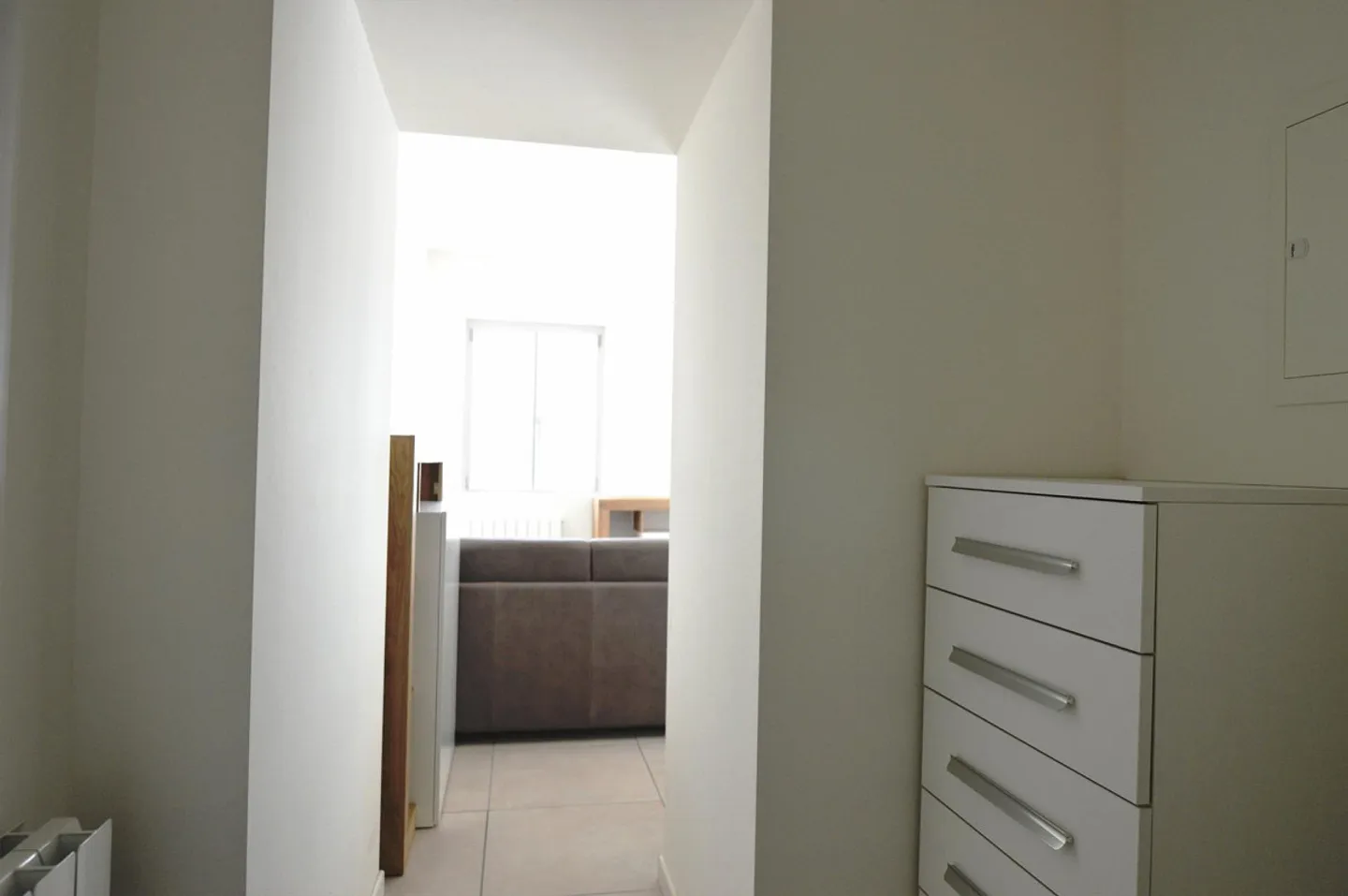 GROUND FLOOR STUDIO - COMPLETELY RENOVATED - Photo 6 of 6