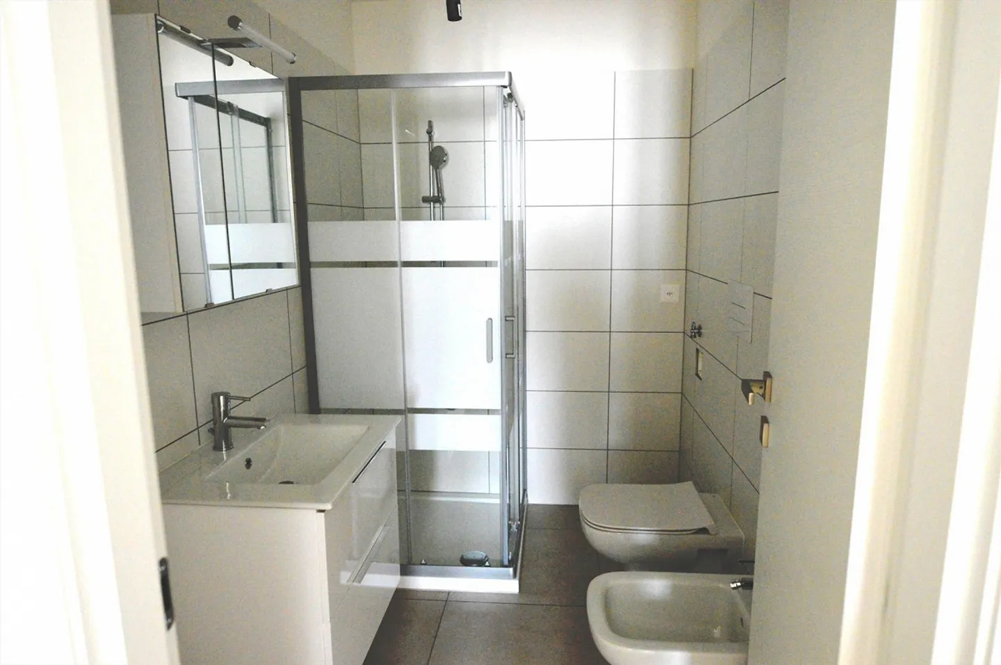 GROUND FLOOR STUDIO - COMPLETELY RENOVATED - Photo 2 of 6