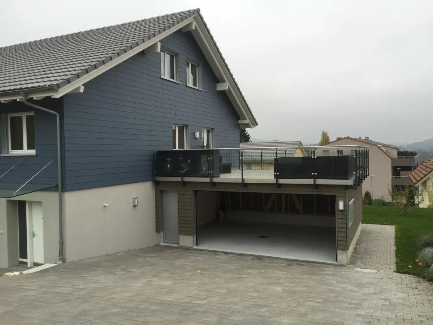 Bâtiment résidentiel et commercial - Photo 2 sur 11