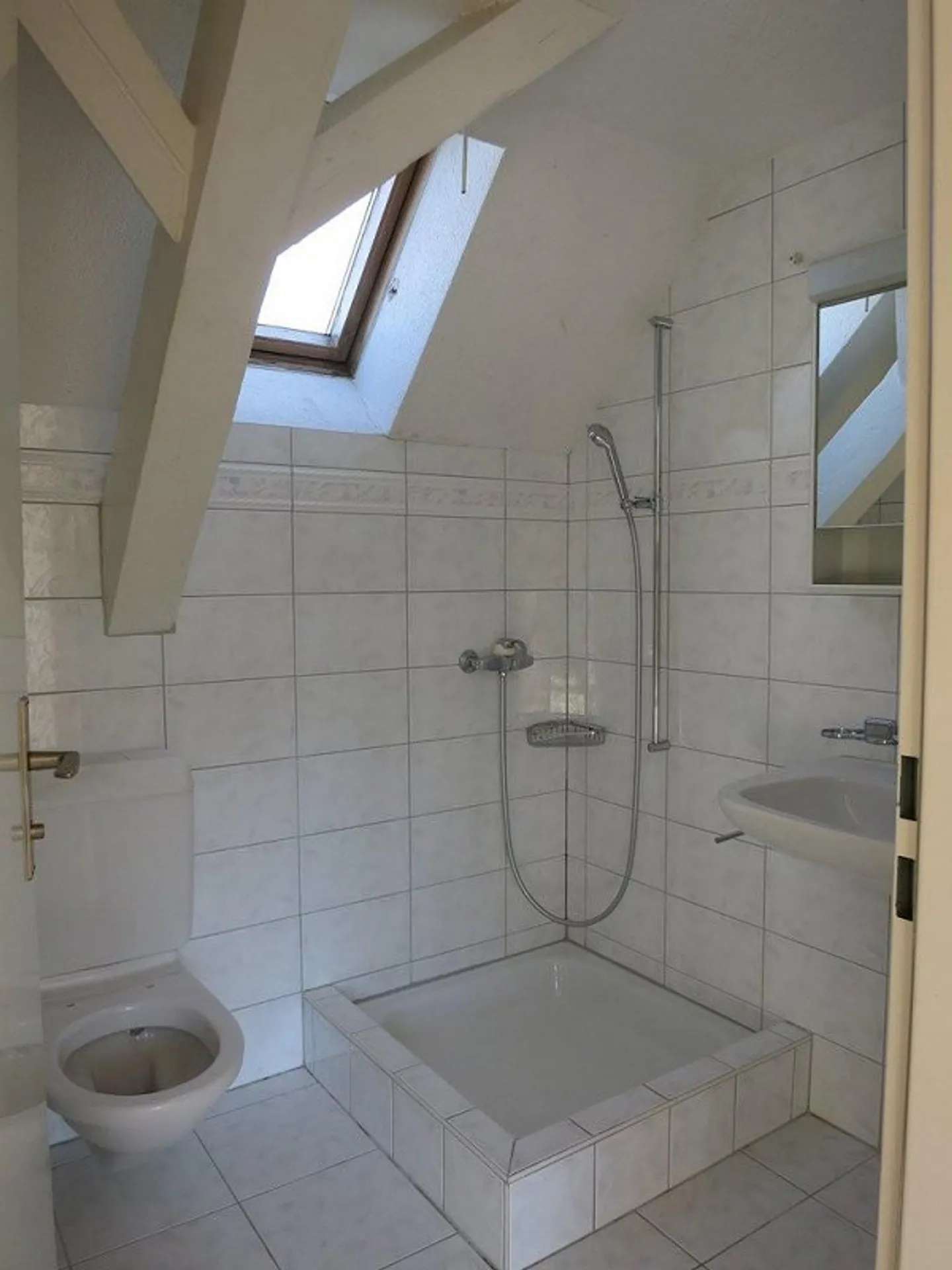 Charmante Dachwohnung in Schlieren - Foto 5 von 6