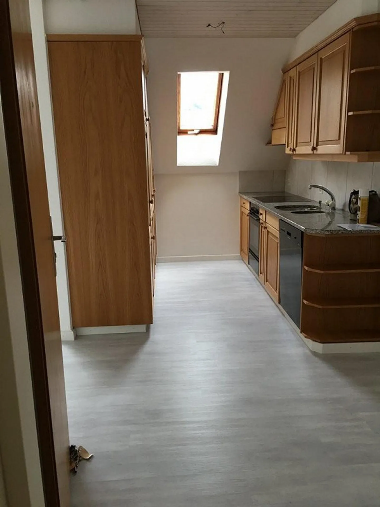 Charmante Dachwohnung in Schlieren - Foto 2 von 6