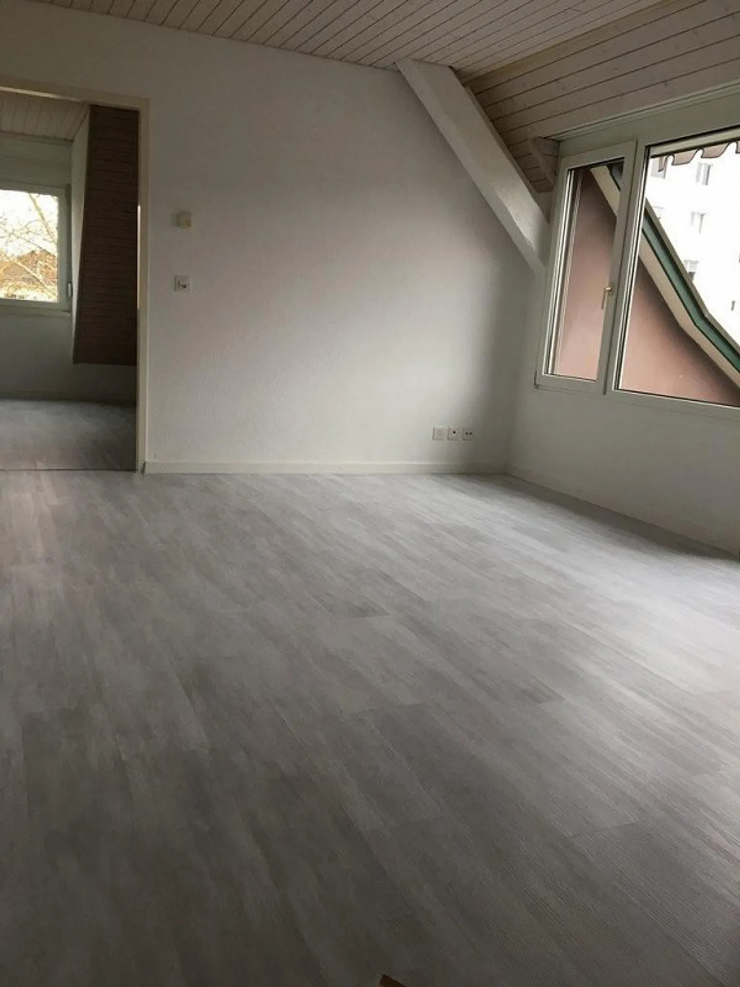 Charmante Dachwohnung in Schlieren - Foto 3 von 6