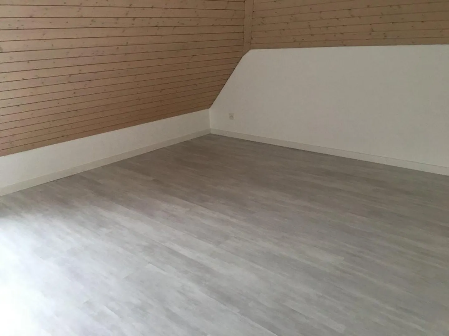 Charmante Dachwohnung in Schlieren - Foto 4 von 6