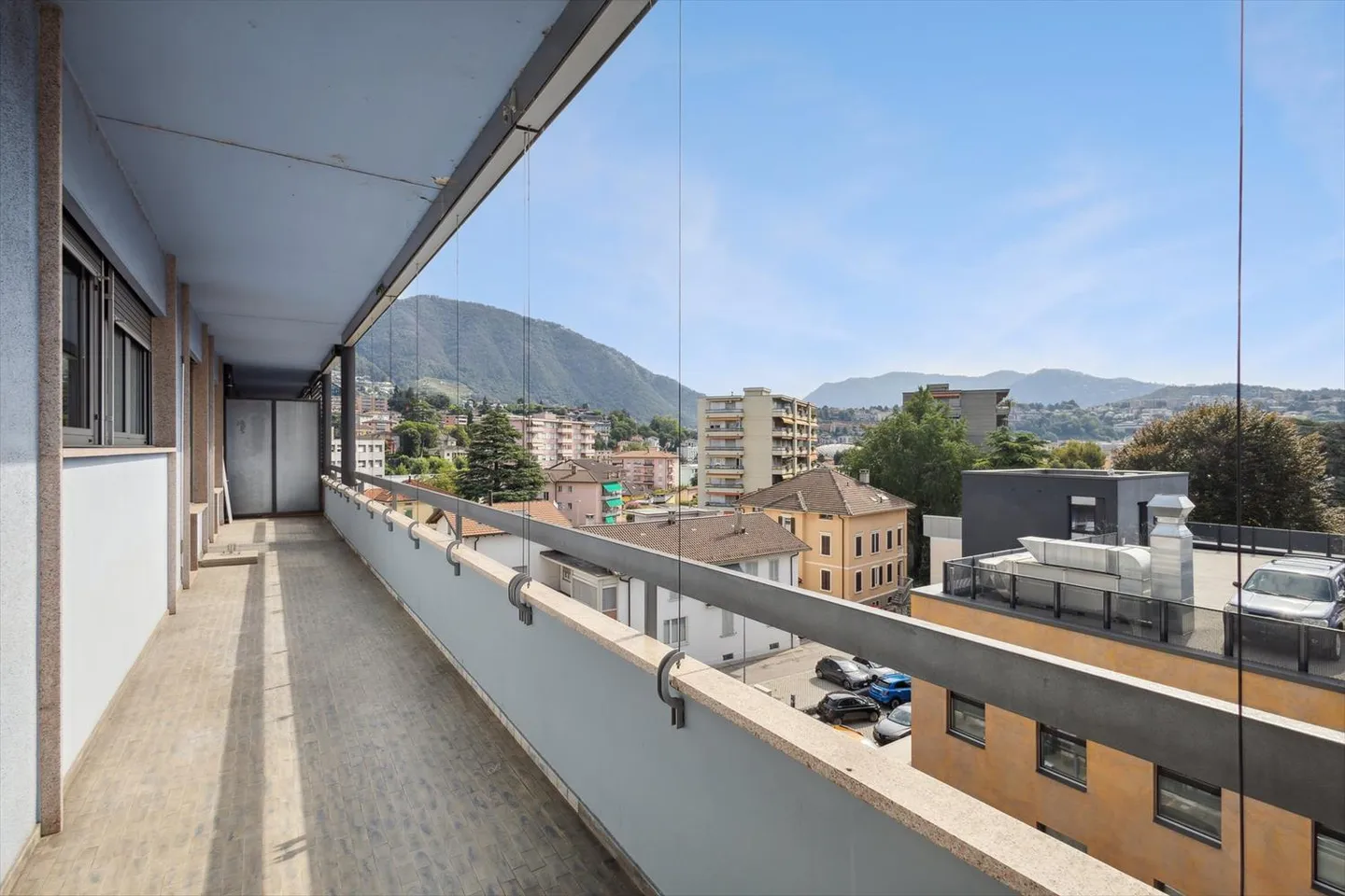 Appartamento spazioso in posizione strategica e deposito offerto! - Foto 11 di 12