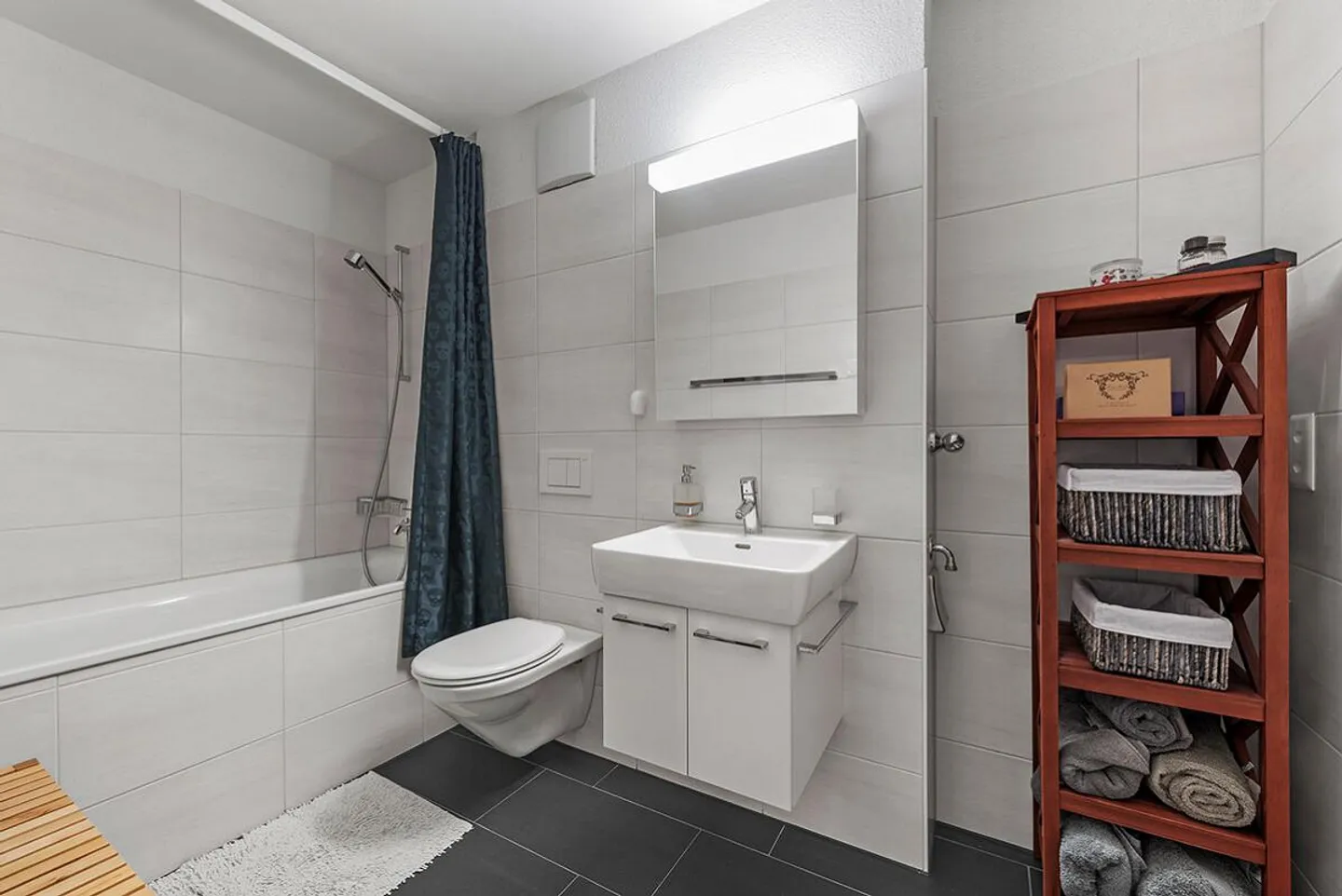 Flims Waldhaus: 2.5-Zimmer-Ferienwohnung mit Gartensitzplatz im Grünen - Foto 3 von 5