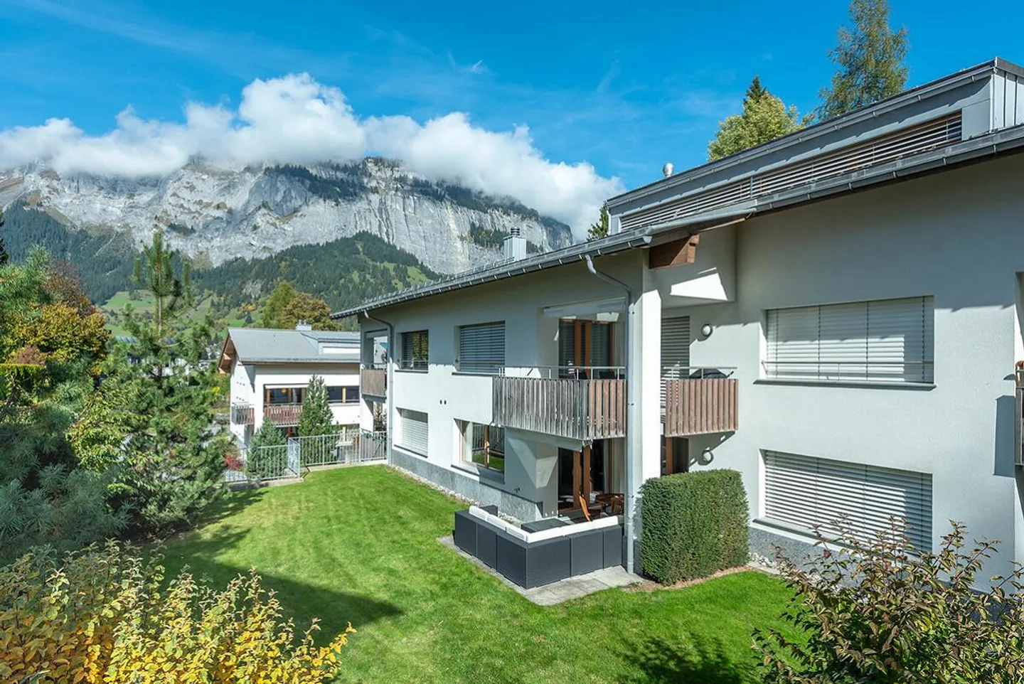 Flims Waldhaus: 2.5-Zimmer-Ferienwohnung mit Gartensitzplatz im Grünen - Foto 4 von 5