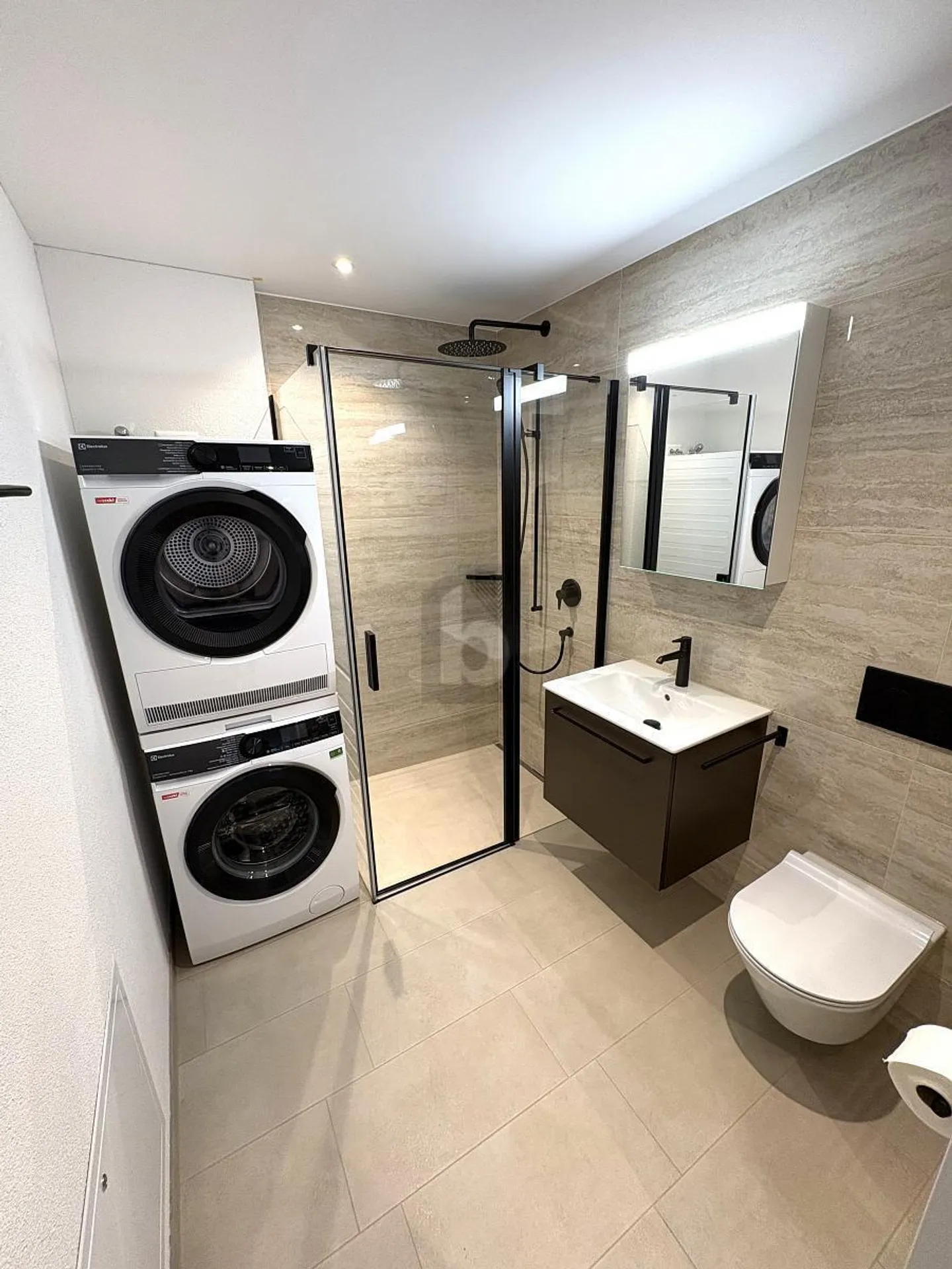 ELEGANT LIVING EXPERIENCE - Photo 4 of 6