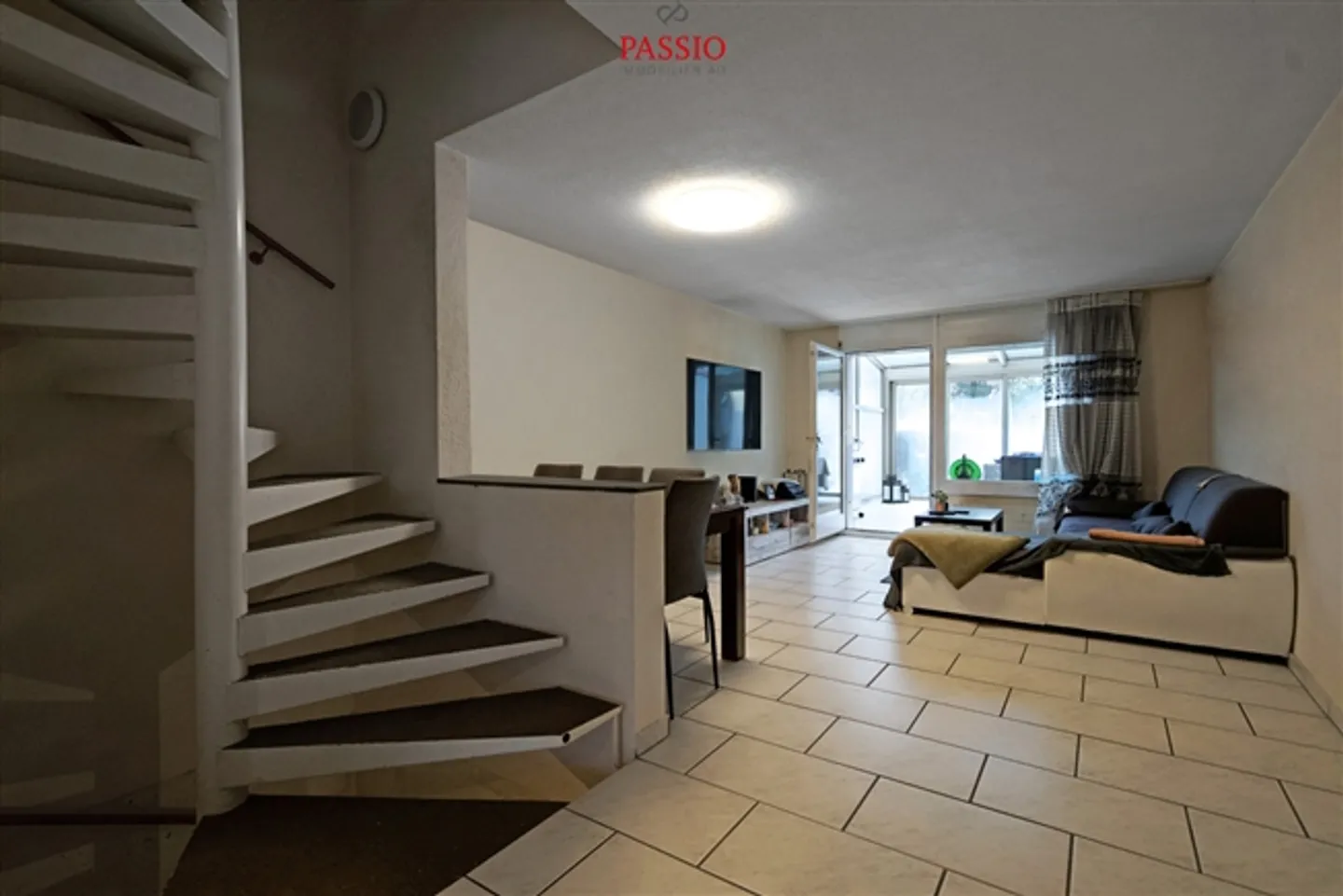 Casa a schiera familiare di 5,5 stanze in una posizione tranquilla e privilegiata - Foto 3 di 19