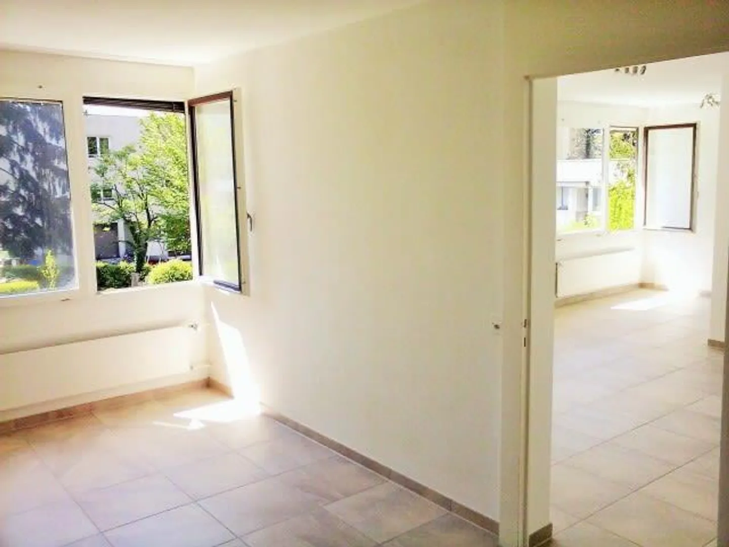 Bel et moderne appartement de 2,5 pièces dans un emplacement central à Nussbaumen - Photo 5 sur 6