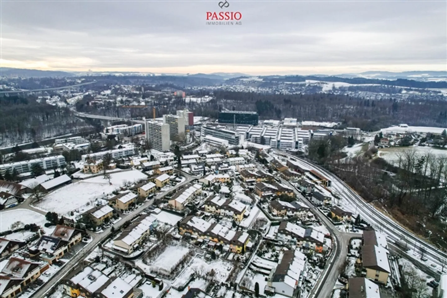 Casa a schiera familiare di 5,5 stanze in una posizione tranquilla e privilegiata - Foto 4 di 19