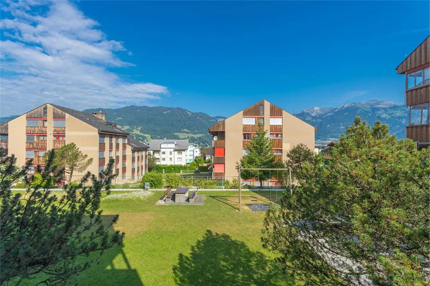 3.5 room apartment in a quiet neighborhood with a beautiful view - Photo 1 of 14