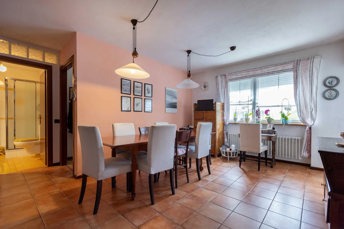 LARGE 5.5 ROOMS WITH 3 TERRACES IN MORBIO INFERIORE - Photo 3 of 9