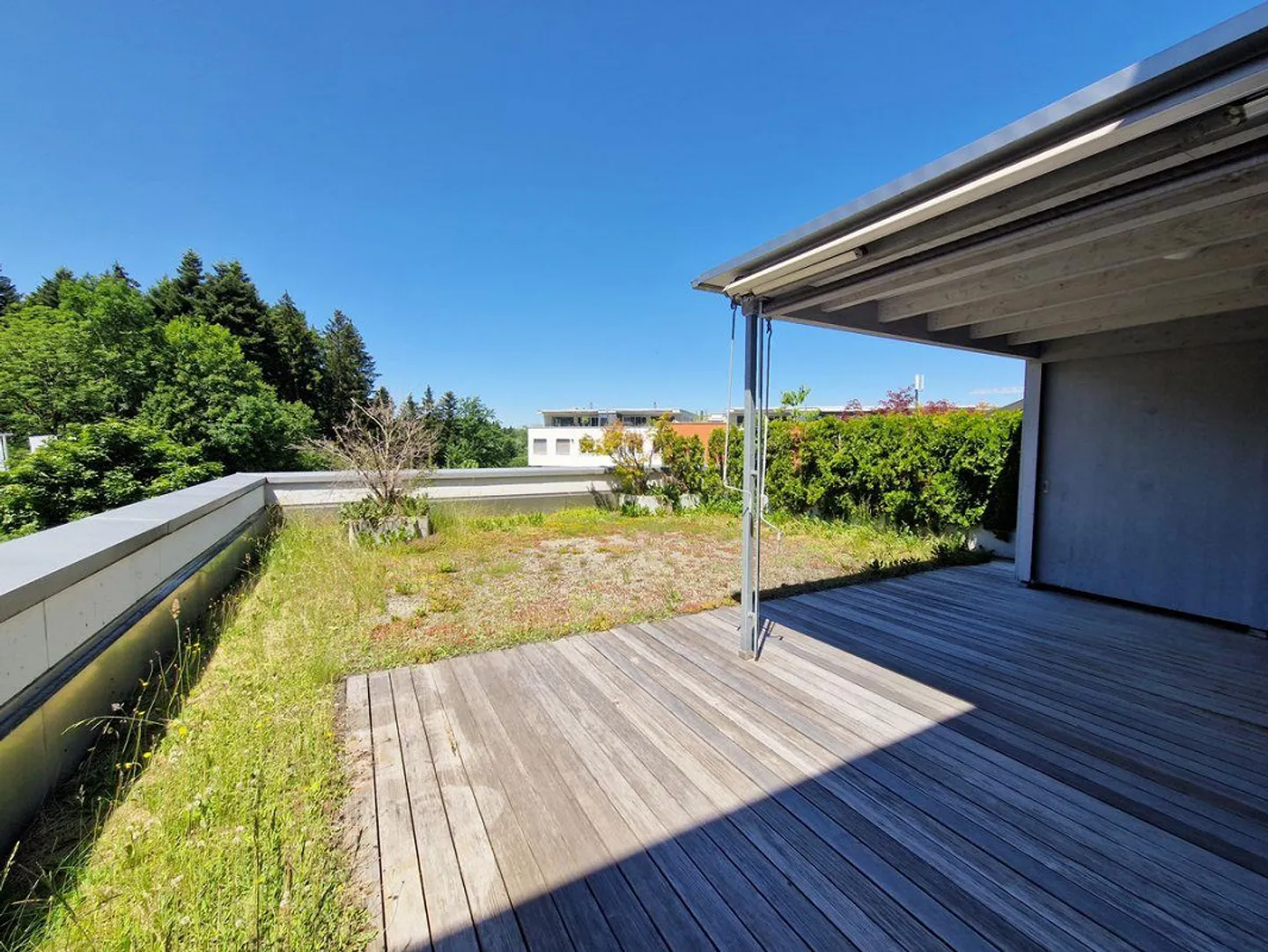 Geräumige Wohnung mit Terrasse - Foto 1 von 8