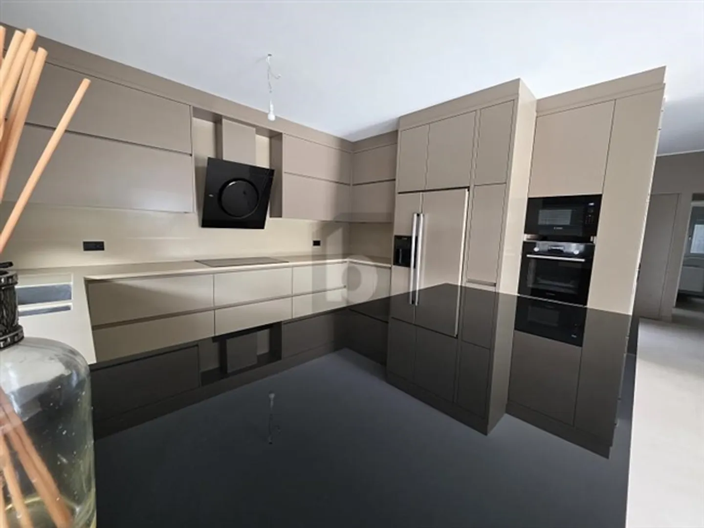 SPACIOUS AND ELEGANT WITH SWIMMING POOL AND LAKE VIEW - Photo 2 of 6