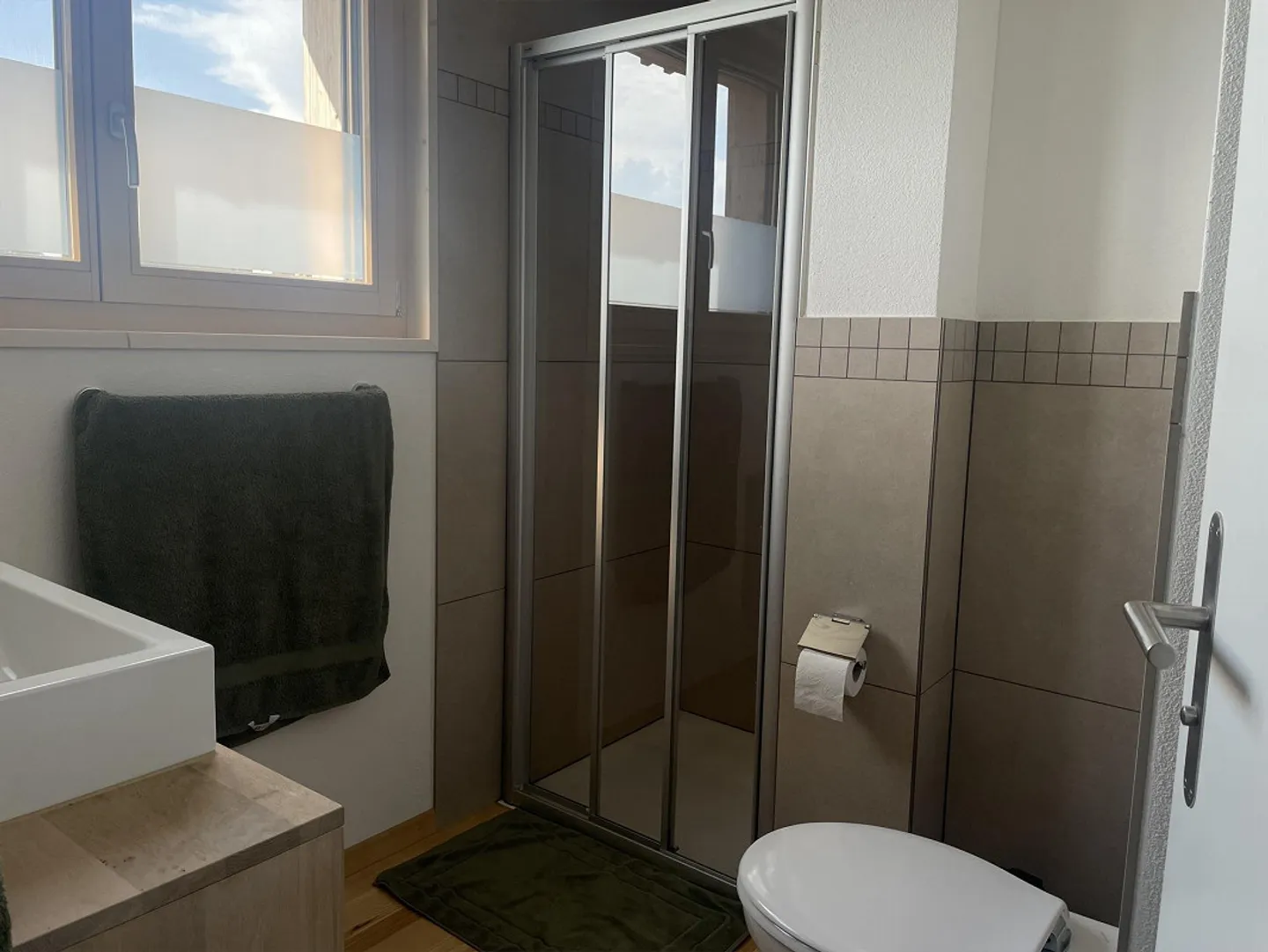 House share looking for roommate - Photo 4 of 9