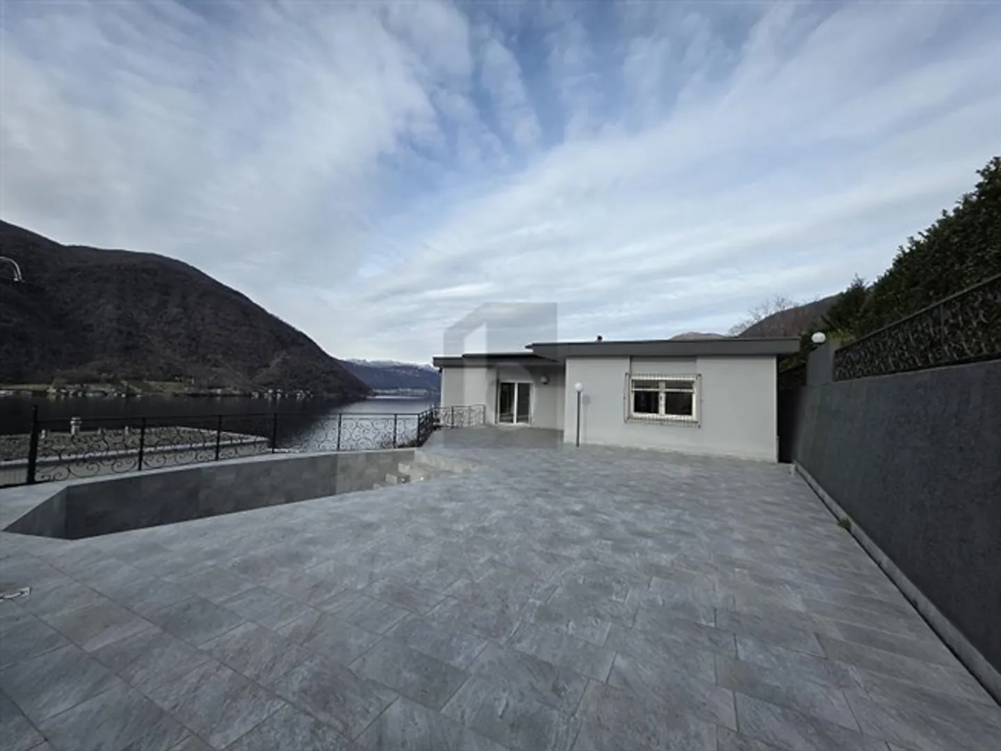 SPACIOUS AND ELEGANT WITH SWIMMING POOL AND LAKE VIEW - Photo 3 of 6