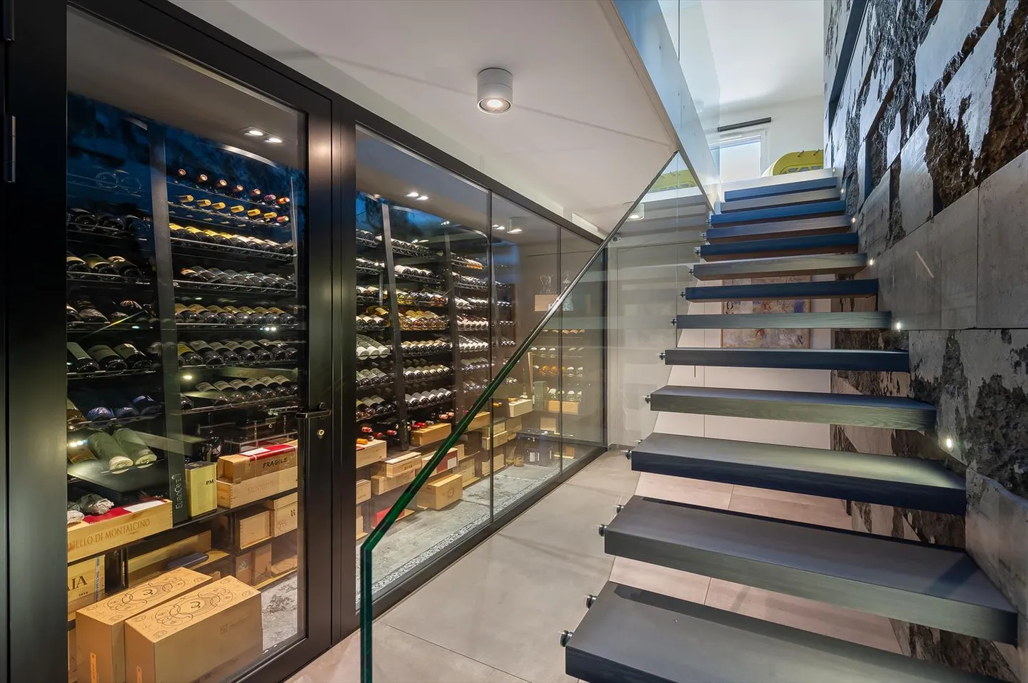 CONCHES - Magnificent apartment with terrace - Photo 21 of 31